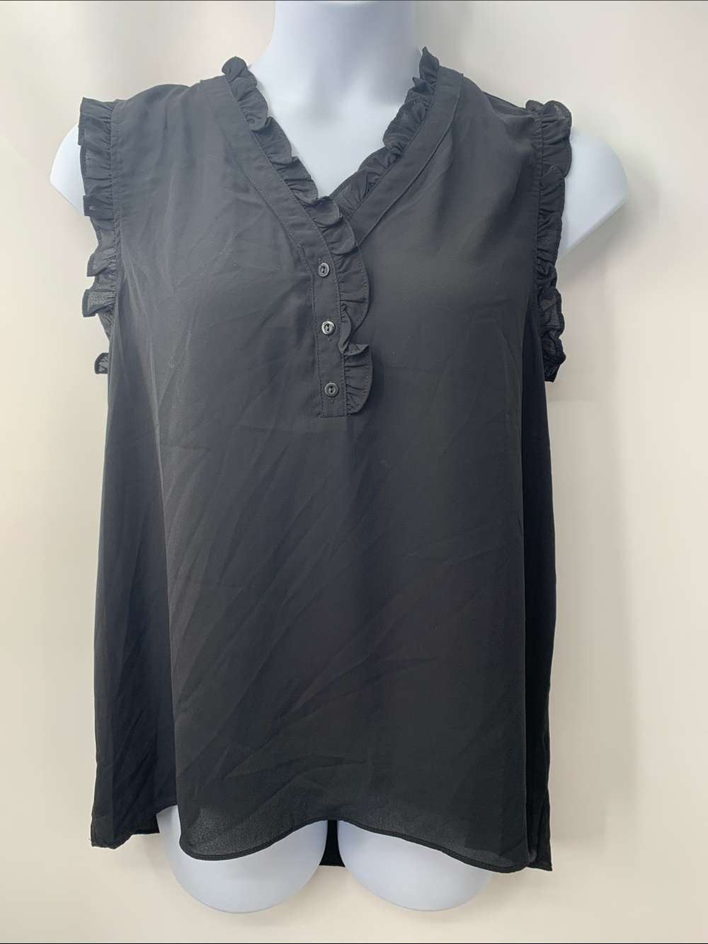 Everleigh Women's Black Sleeveless V-Neck  Ruffle Trim Blouse L